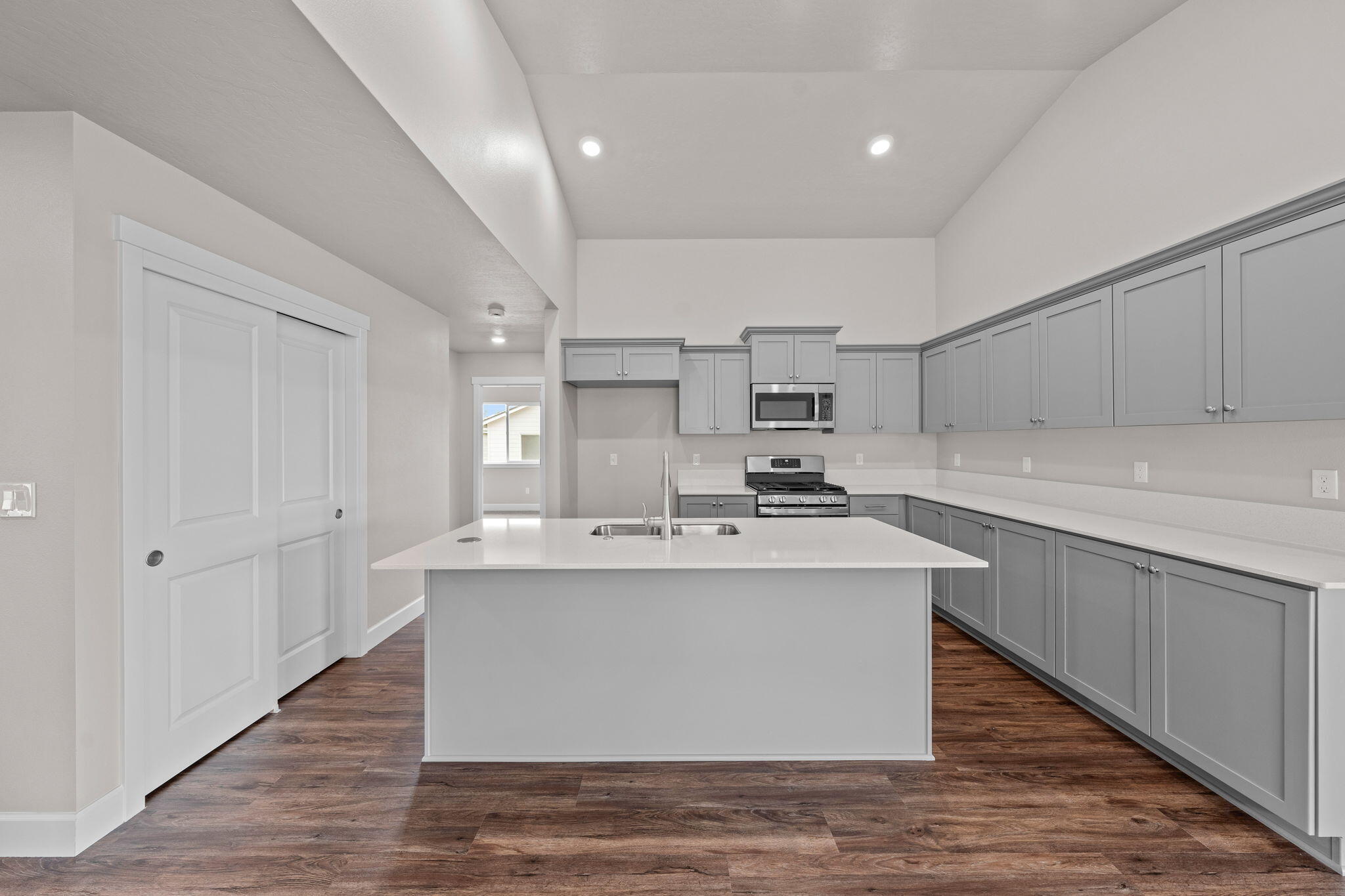 1107 NW Walnut Avenue 06