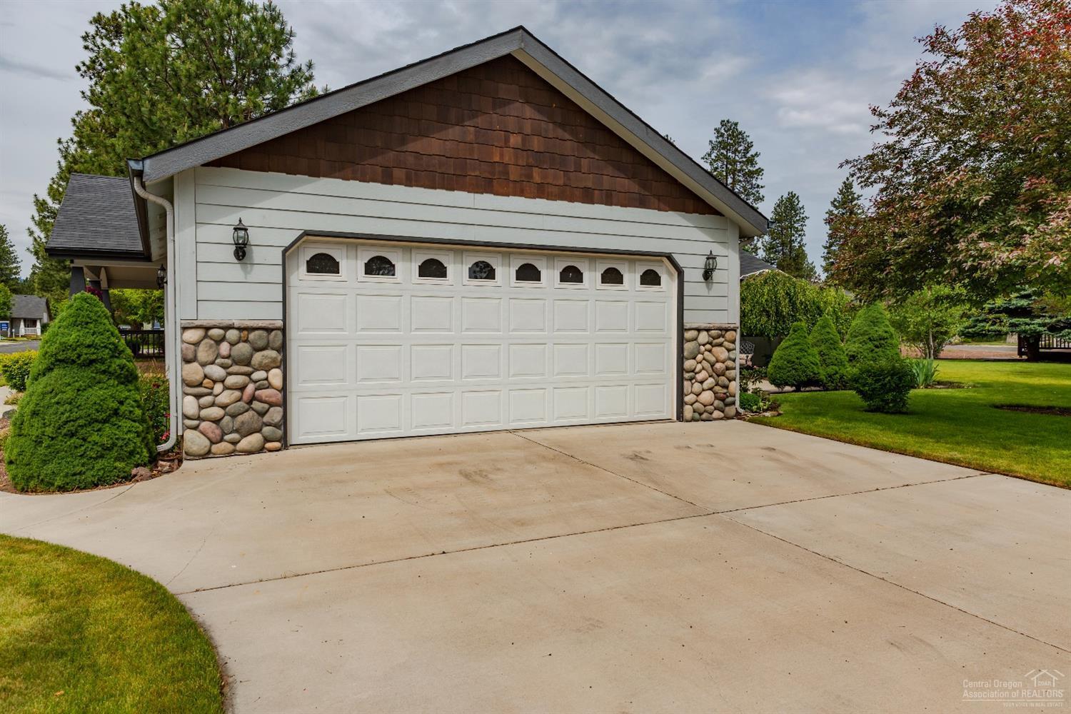 Pines At Sisters - Residential