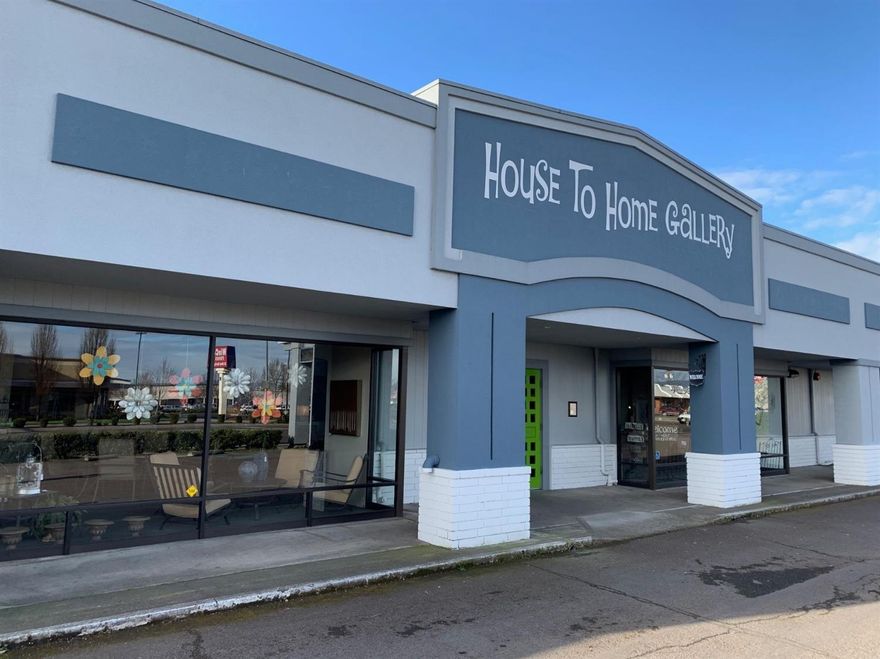 Now only $53psf! High exposure retail location near Winco, Walgreens and Fred Meyer. Well maintained building. Pylon sign on Barnett Road. 220 feet of frontage (Barnett)/single story partial concrete tilt-up structure/Metal frame and roof structure. Building is a clear open span with non-wall partitions. Structure has a suspended ceiling. Overhead door in warehouse. Store front with windows and a double entry. Grade level loading area. 100% HVAC. Currently occupied, call for details. Do Not Disturb Tenant