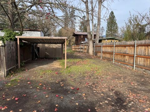 Tiny photo for 225 SW Westholm Avenue, Grants Pass, OR 97526 (MLS # 220212400)