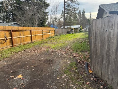 Tiny photo for 225 SW Westholm Avenue, Grants Pass, OR 97526 (MLS # 220212400)