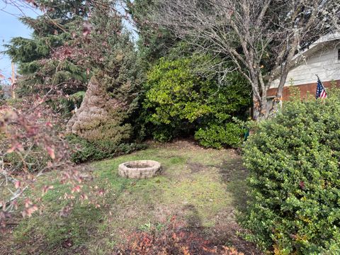 Tiny photo for 225 SW Westholm Avenue, Grants Pass, OR 97526 (MLS # 220212400)