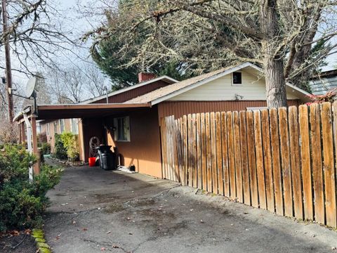 Tiny photo for 225 SW Westholm Avenue, Grants Pass, OR 97526 (MLS # 220212400)