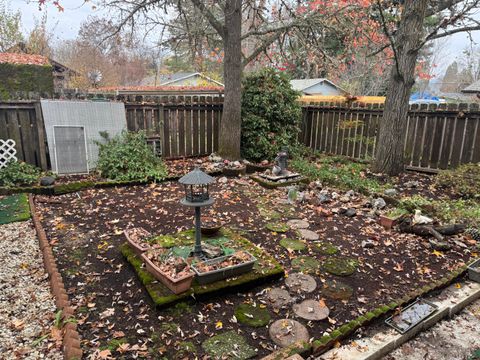 Tiny photo for 225 SW Westholm Avenue, Grants Pass, OR 97526 (MLS # 220212400)