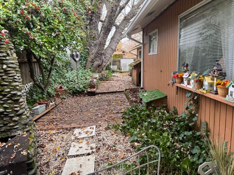 Tiny photo for 225 SW Westholm Avenue, Grants Pass, OR 97526 (MLS # 220212400)