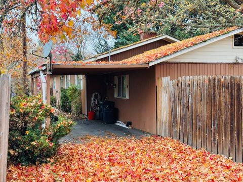Tiny photo for 225 SW Westholm Avenue, Grants Pass, OR 97526 (MLS # 220212400)