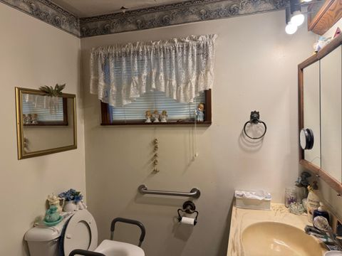 Tiny photo for 225 SW Westholm Avenue, Grants Pass, OR 97526 (MLS # 220212400)