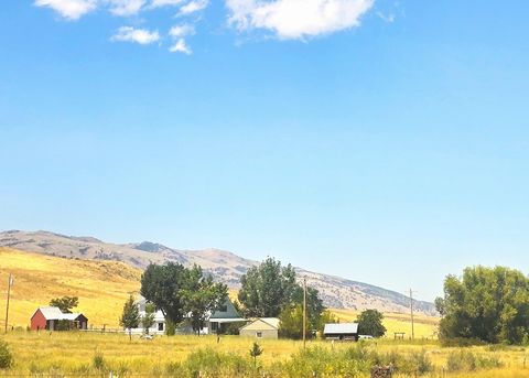 Tiny photo for 39042 Clover Flat Road, Paisley, OR 97636 (MLS # 220213992)