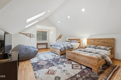 Tiny photo for 18004 Tan Oak Lane, Sunriver, OR 97707 (MLS # 220222698)