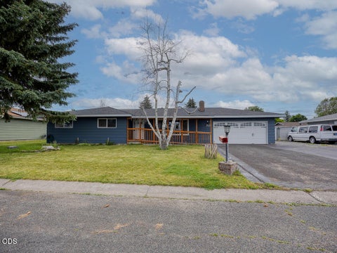 Tiny photo for 3111 Caroline Street, Klamath Falls, OR 97603 (MLS # 220223067)