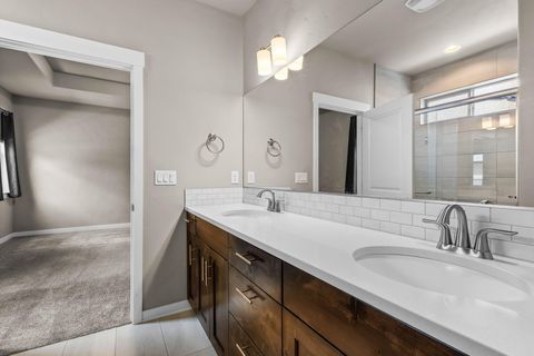 Tiny photo for 51852 Hollinshead Place, La Pine, OR 97739 (MLS # 220220782)