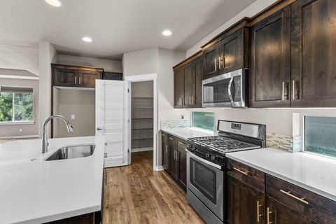 Tiny photo for 51852 Hollinshead Place, La Pine, OR 97739 (MLS # 220220782)