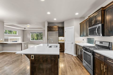 Tiny photo for 51852 Hollinshead Place, La Pine, OR 97739 (MLS # 220220782)
