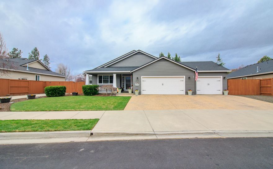 Beautiful Home in a nice area of Eagle Point. Swimming pool, 2 RV parking areas w/hookups. 0.5 acres is rare in this area which makes it easy to keep trailer, RVs, and more. Home has vaulted ceilings, open floor plan, and a kitchen that any cook will enjoy.