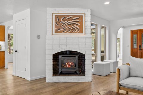 Tiny photo for 19628 Poplar Street, Bend, OR 97702 (MLS # 220217517)