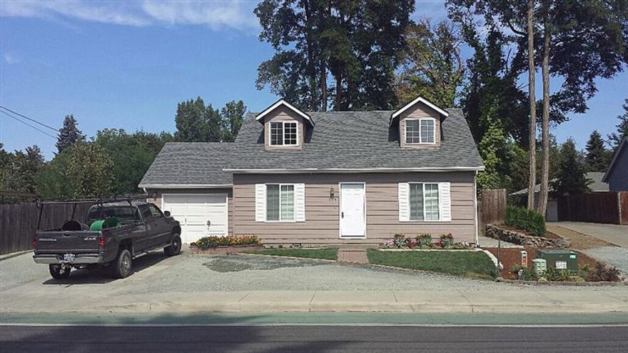 This two-story home features 3 bedrooms, 2 baths & a one-car garage. Great location since it is close to the Rogue River, shopping & parks. It was built as an energy efficient super-good-cents home.