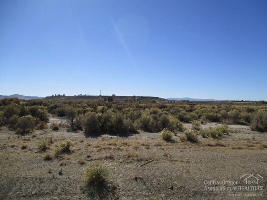 Here's almost an acre not to far from town with paved street frontage. Make this your permanent Home site or put up a little cabin for a nice get away. Enjoy the beautiful sunsets offered in this area of wide open space. There are many interesting things to see & do, like the Famous Dunes for recreation fun, the Fossil Lake, Crack in the Ground, all the wild life that meanders through and so much more. Grocery Stores, Gas Station, Laundromat, Restaurants and more adorn the area. Ready for all your ideas.