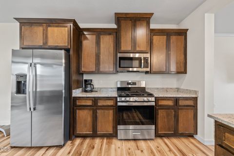 Tiny photo for 723 Dahl Place, Medford, OR 97501 (MLS # 220222818)