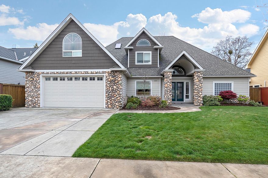 This Gem is the one you have been awaiting in Blue Grass Downs. Well designed Open floor plan with Vaulted ceilings thru out. Large Foyer welcomes you and opens up to the living room with River stone Fireplace . Hardwood floors thru out. The kitchen is a cooks dream! Center island has gas cook top with retractable vent fan, abundant counter top space to prep, commercial grade built in Fridge and Pantry the perfect Size to feed lots. Built in office area. There is also a formal Dining room or Family room. Master bedroom Suite located on lower level with private soaking tub, and large walk in closet. Upstairs are the other 2 huge bedrooms plus rec room up above. The back yard has a Grand covered porch and custom paver patio. Master has its own private porch/deck with added privacy. Green house and large yard so many amenities to list. Come Tour don't miss out.