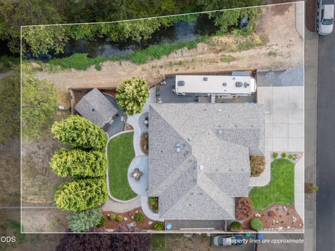 Photo of 523 SE Jaylen Drive, Grants Pass, OR 97527 (MLS # 220228822)