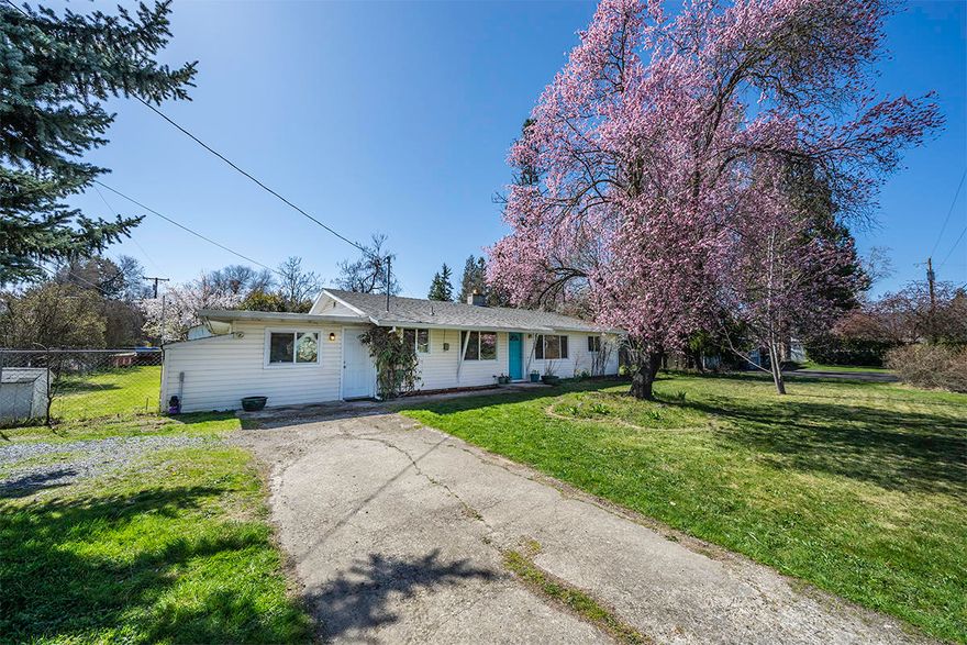 Located only a few minutes to historic Jacksonville & the surrounding wine country, this immaculate home feels like you are living in the country, but is in very
close proximity to shopping, cafes, and other amenities. 3 bed, 1.5 bath home in Griffin Creek school district, is on a large .27 acre lot, with room for a shop,
garden, greenhouse. Beautiful hardwood floors, new carpet, ceramic tile in kitchen & baths, fresh interior paint & updated windows. Lg utility room. Wood
burning fireplace w/mantle. Gorgeous view of mature landscaping, tall trees & open space. Corner lot w/fully fenced yard w/space for RV parking.