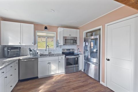 Tiny photo for 621 Sardine Creek Road, Gold Hill, OR 97525 (MLS # 220214999)