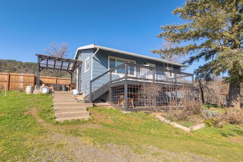 Photo of 621 Sardine Creek Road, Gold Hill, OR 97525 (MLS # 220214999)