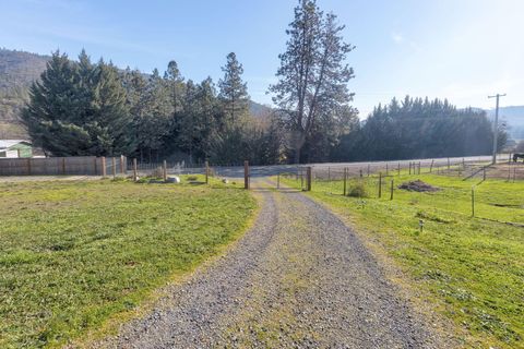 Tiny photo for 621 Sardine Creek Road, Gold Hill, OR 97525 (MLS # 220214999)