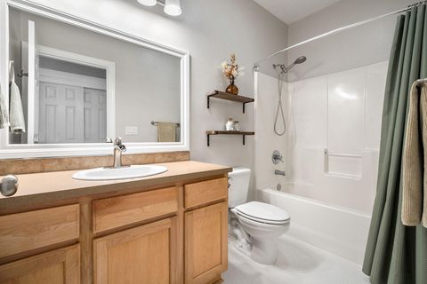 Tiny photo for 2834 SW Indian Place, Redmond, OR 97756 (MLS # 220212231)