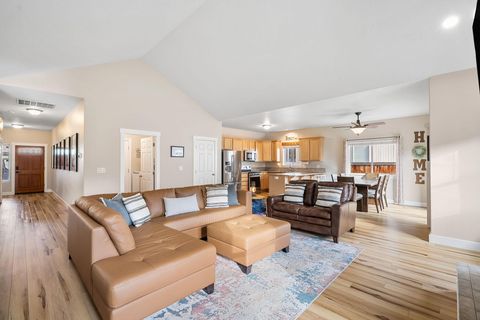 Tiny photo for 2834 SW Indian Place, Redmond, OR 97756 (MLS # 220212231)