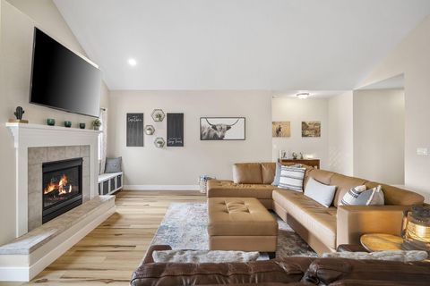 Tiny photo for 2834 SW Indian Place, Redmond, OR 97756 (MLS # 220212231)