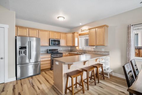 Tiny photo for 2834 SW Indian Place, Redmond, OR 97756 (MLS # 220212231)