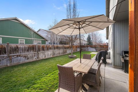 Tiny photo for 2834 SW Indian Place, Redmond, OR 97756 (MLS # 220212231)