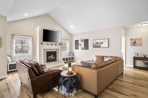 Tiny photo for 2834 SW Indian Place, Redmond, OR 97756 (MLS # 220212231)