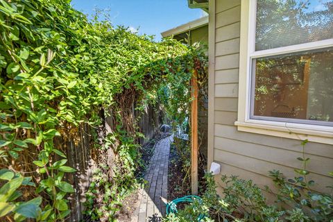 Tiny photo for 169 Wagner Butte Avenue, Talent, OR 97540 (MLS # 220210898)