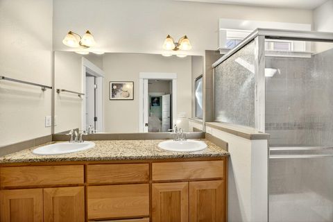 Tiny photo for 169 Wagner Butte Avenue, Talent, OR 97540 (MLS # 220210898)