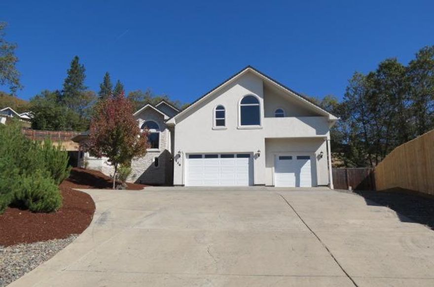 Beautiful Home in Forest Hills Subdivision. This 3571 sq ft, 4 Bed, 2.5 Bath Home built in 2005 will enchant you, from the 2 Story Grand Living Room with Large Windows to brighten your Day, to the Extra Large Master Suite with Bay Window Sitting Area, Gas Fireplace, Private Deck, Master Bath with Double Sinks, Large Walk in Closet, Soaking Tub, and Large Shower with Double Shower Heads. The Kitchen is Spacious, and Easy to Work in, with Double Ovens, 5 Burner Chefs Cook Top, Huge Pantry with Cabinet Access, Granite Counters with Raised Eating Bar, and Stainless Steel Appliances. The Upstairs Bedrooms have Covered Balconies - 2 of them overlook the large 2 Story Covered Back Patio. The 3 Car Garage has Plenty of room for your cars and toys. All this at the end of the Cul-de-sac in one of the most desirable neighborhoods in Grants Pass. Come see what a great home this is.