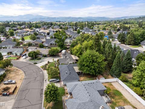 Tiny photo for 95 Donna Way, Central Point, OR 97502 (MLS # 220227293)