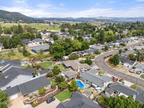 Tiny photo for 95 Donna Way, Central Point, OR 97502 (MLS # 220227293)