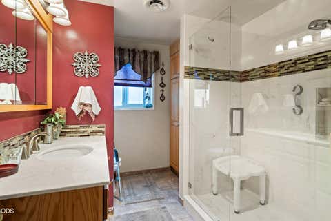 Tiny photo for 95 Donna Way, Central Point, OR 97502 (MLS # 220227293)