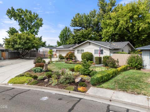Tiny photo for 95 Donna Way, Central Point, OR 97502 (MLS # 220227293)