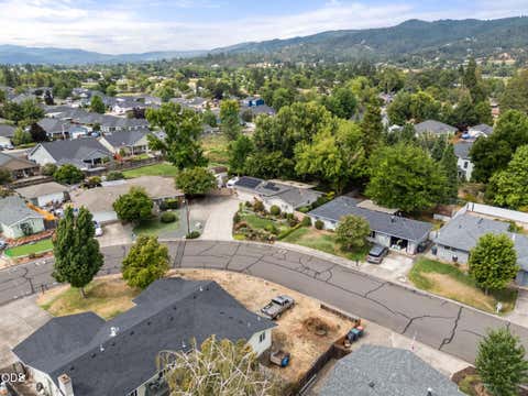 Tiny photo for 95 Donna Way, Central Point, OR 97502 (MLS # 220227293)