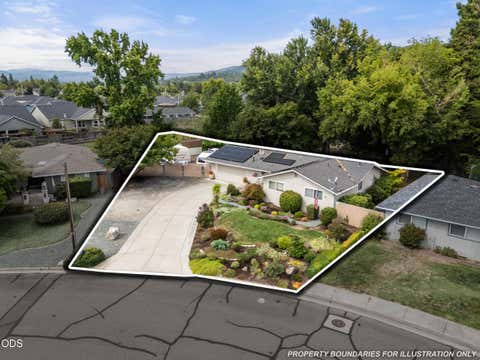 Tiny photo for 95 Donna Way, Central Point, OR 97502 (MLS # 220227293)