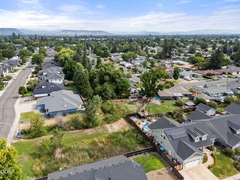 Tiny photo for 95 Donna Way, Central Point, OR 97502 (MLS # 220227293)