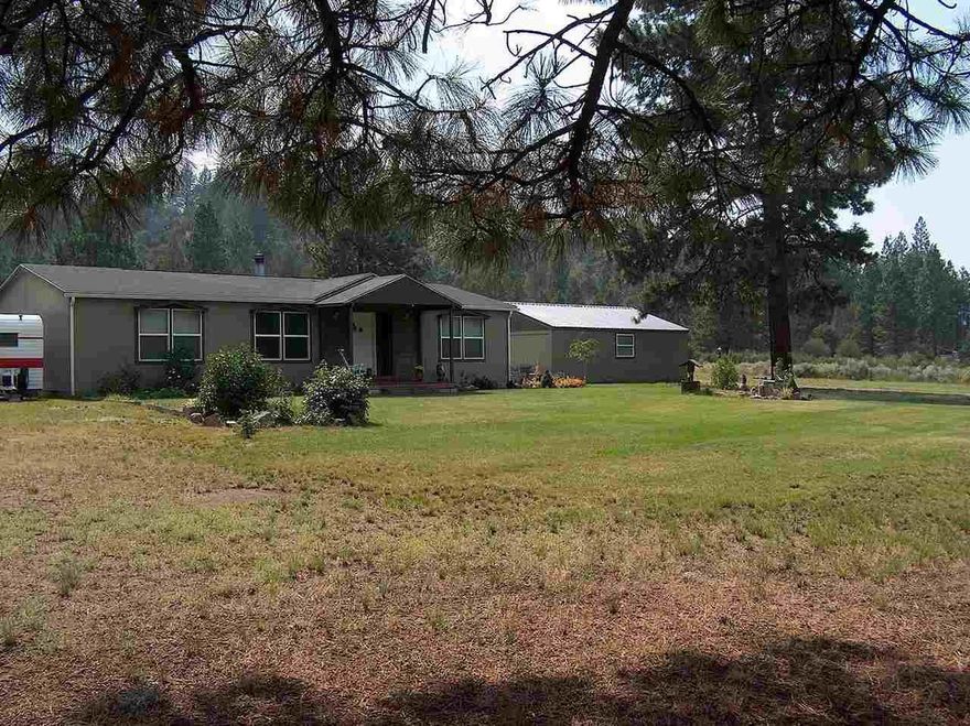 Fabulous Deal! 2.29 Acres Ready For 4-h Projects Or Hobby Ranch. Mfh Has Wood, Title & Carpet Floors & Wood Burning Fireplace. 2 Car Detached Garage Has Shop/Storage Space Wired W/220. Rv Parking W/30 Amp & Sewer Hook-ups. Fenced And Crossed Fenced. Chicken Coop & Cute Little Barn. Snow Removal Included W/Road District. Easy To Show, Just Call L/A To Set Appointment So Sellers Can Remove Dog.Easy To Show, Just Call L/A To Set Appointment So Sellers Can Remove Dog.