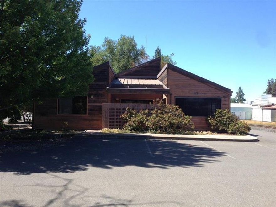 Buyer purchasing the property AS-IS!!! Very nice office building located in the West end of Phoenix. Huge lot of approx. 0.85 acres. Property is being offered both for sale at $249,000 and for lease at $0.75/sqft/mo. Net3