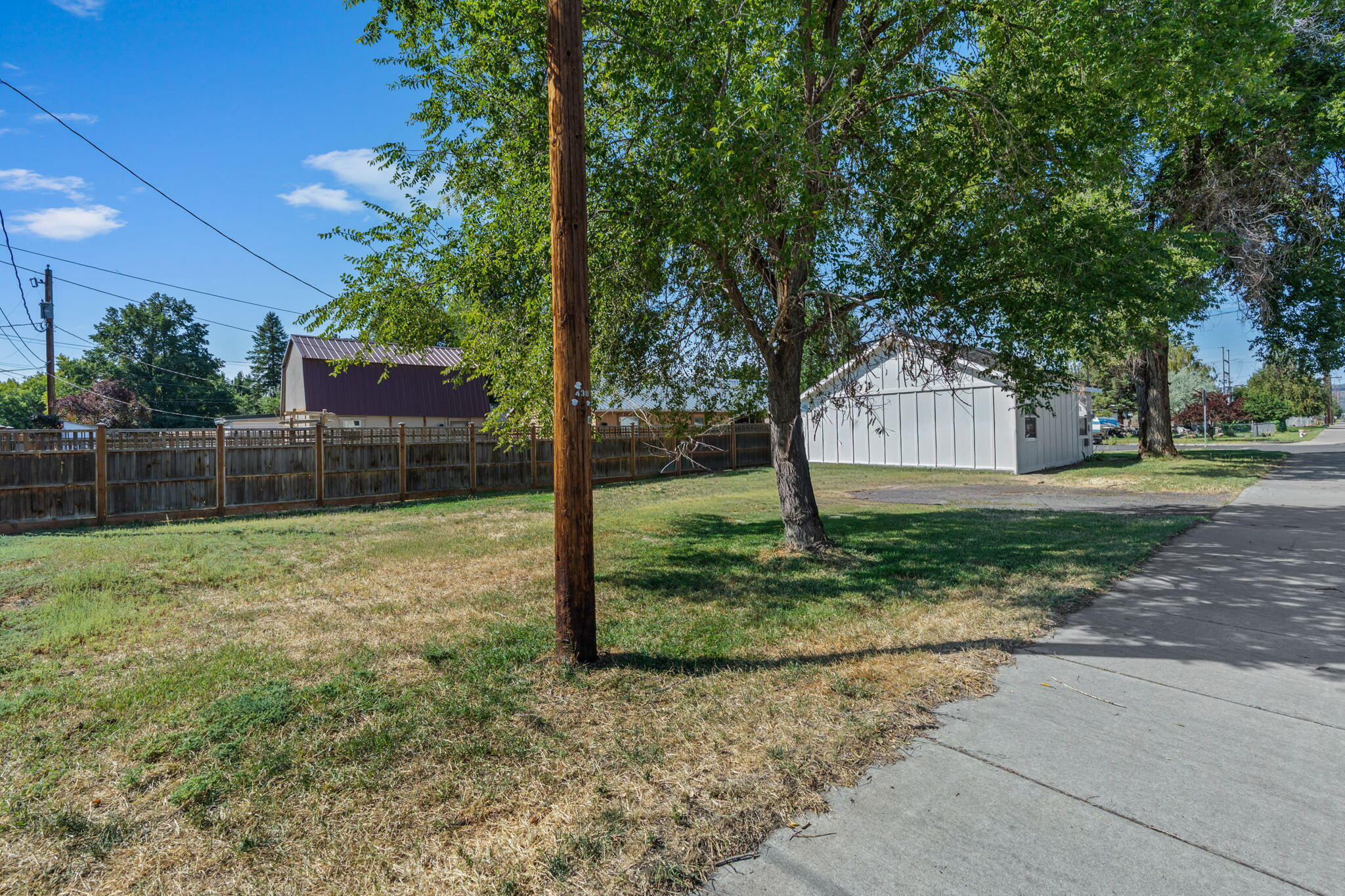 496 NW 9th Street