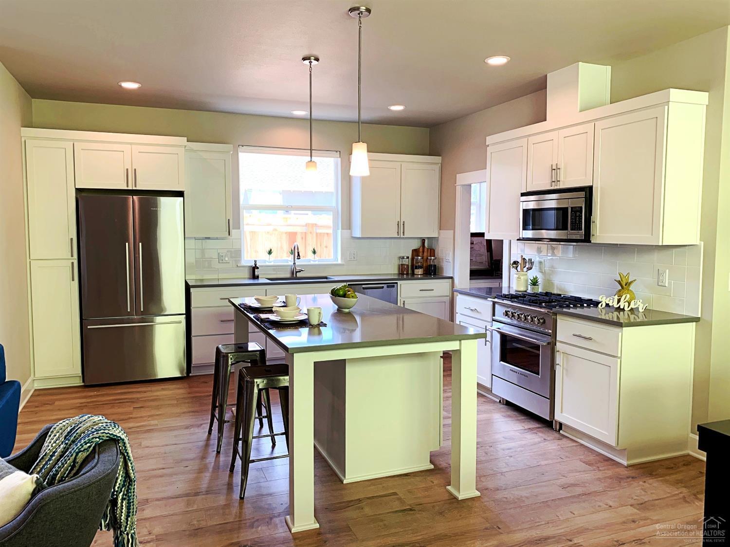 SaddleStone - Residential