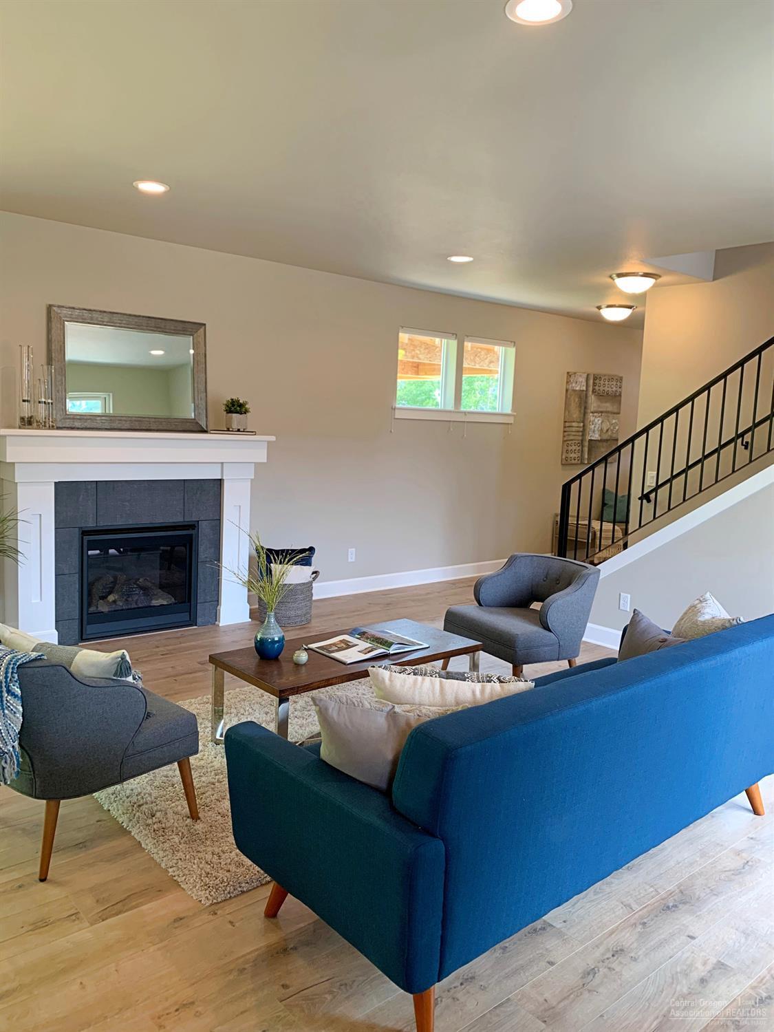 SaddleStone - Residential