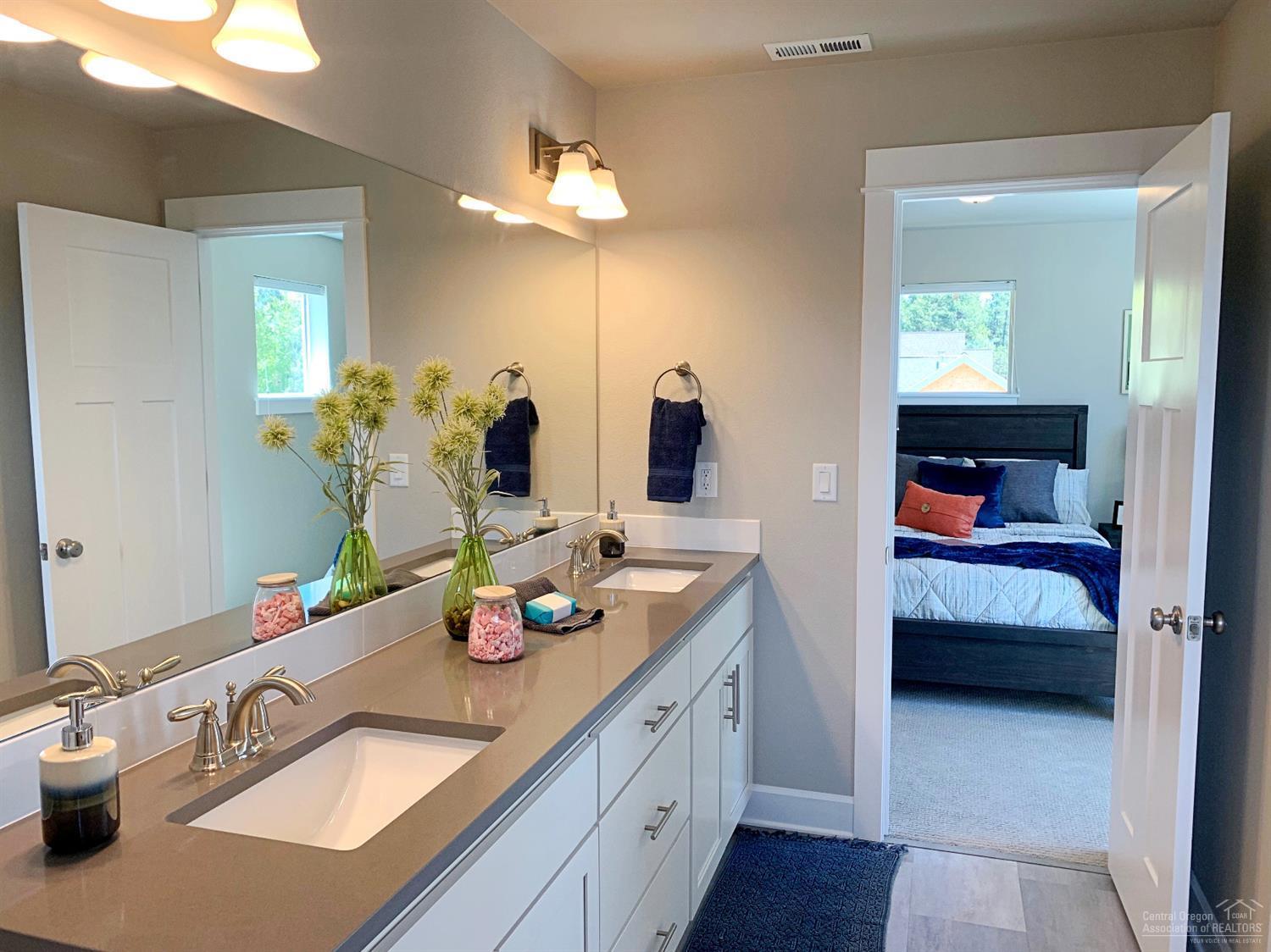 SaddleStone - Residential